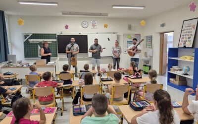 Glazbena škola posjetila učenike i predstavila svoje instrumente